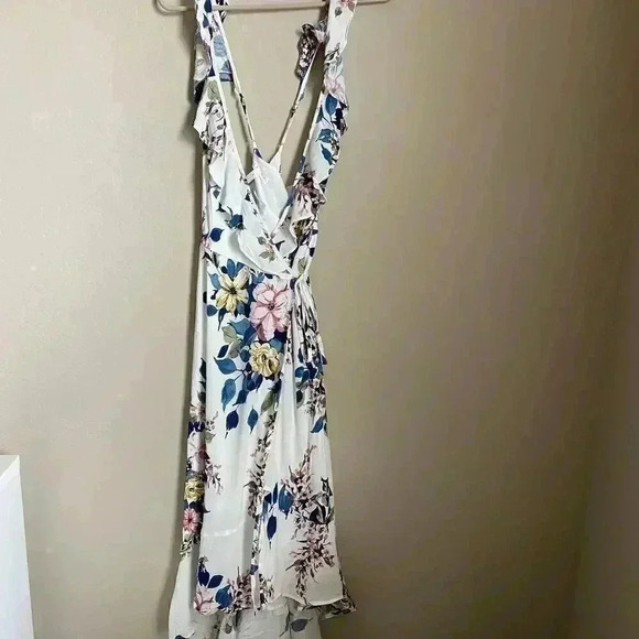 Leith Floral Print Wrap Dress Size Medium - Picture 2 of 13